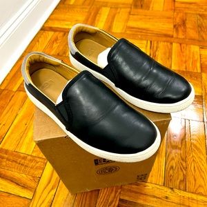 UGG Cas Slip-On Sneaker, color black, size 6